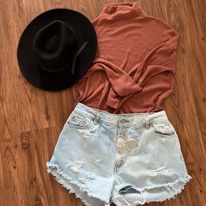 M mock neck ribbed top!